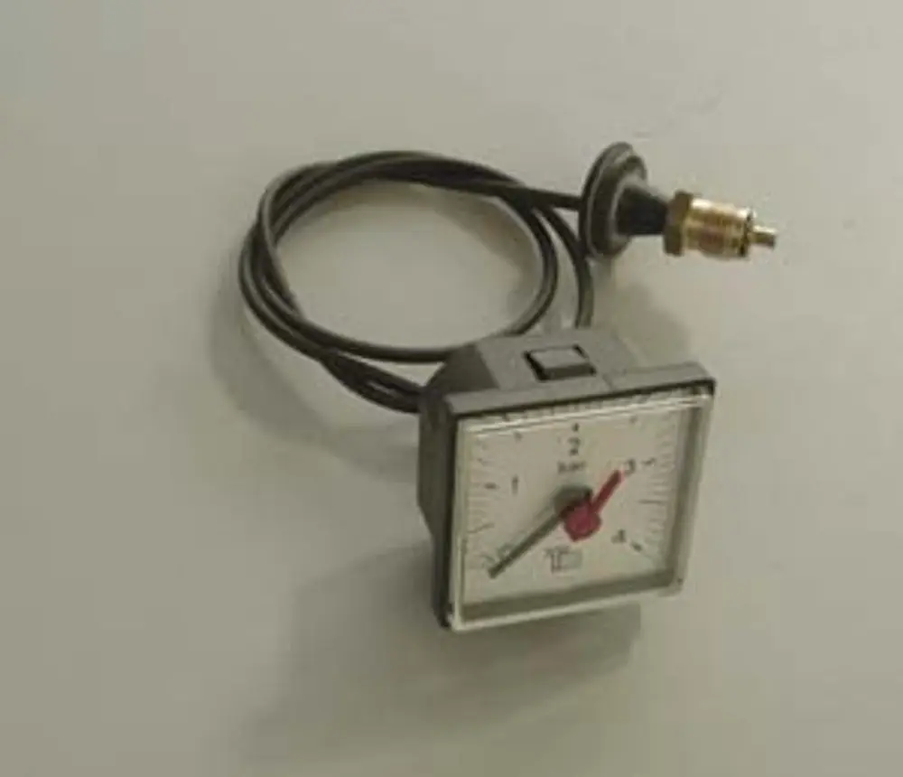 Manometer mit analogem Ziffernblatt und einem Anschluss, hergestellt von Remeha, zur Messung von Druckwerten in verschiedenen Anwendungen.